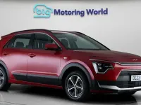 Gebraucht Kia Niro 141 PS (103 kW) 2023 Rot SUV