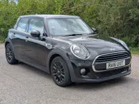 Usado Mini ONE Hatch 102 CV (75 kW) 2016 Negro Utilitario