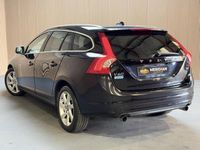 Usado Volvo V60 SE Lux 180 HP (132 kW) 2014 Carrinha