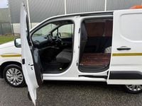 Usado Peugeot Partner 131 HP (96 kW) 2020 Branco Monovolume
