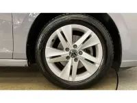 Usado VW Golf VIII Life 115 CV (84 kW) 2022 Gris Utilitario