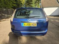 Used Ford Focus Titanium 136 HP (100 kW) 2009 Blue Estate