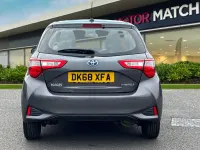 Usado Toyota Yaris Hybrid 2018 Cinzento Citadino