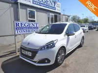 Used Peugeot 208 Allure 82 HP (60 kW) 2016 White Hatchback