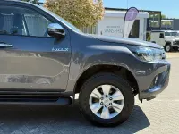 Usado Toyota HiLux 150 HP (110 kW) 2020 Cinzento Pickup