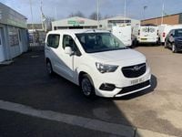 Begagnad Vauxhall Combo S 100 HK (73 kW) 2018 Vit Minibuss