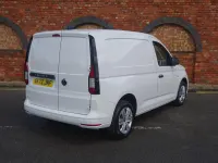 Käytetty VW Caddy S 122 HP (89 kW) 2022 Valkoinen Tila-auto