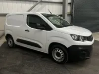 Używany Peugeot Partner Premium 100 KM (73 kW) 2023 Biały Minivan