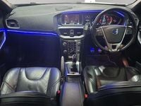 Used Volvo V40 R-Design 115 HP (84 kW) 2014 White Hatchback