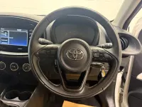 Used Toyota Aygo X PURE 72 HP (52 kW) 2022 White SUV