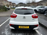 Begagnad Kia Rio 109 HK (80 kW) 2015 Vit Halvkombi