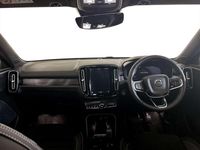Begagnad Volvo XC40 Core 169 kW (231 HK) 2023 Svart SUV
