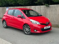 Used Toyota Yaris 90 HP (66 kW) 2014 Red Hatchback