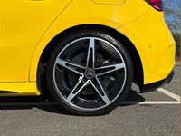 Usado Mercedes A35 AMG Premium 301 HP (221 kW) 2024 Amarelo Citadino