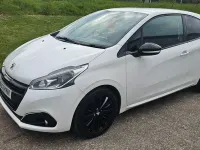 Używany Peugeot 208 2017 Biały Hatchback