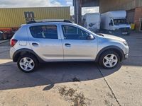 Begagnad Dacia Sandero Lauréate 90 HK (66 kW) 2013 Silver Halvkombi
