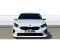 Usado Kia Ceed 117 HP (86 kW) 2020 Branco Citadino