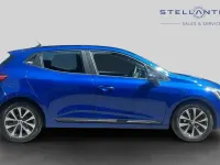 Used Renault Clio Evolution 89 HP (65 kW) 2024 Blue Hatchback