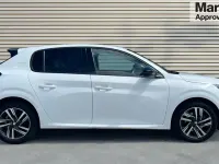 Used Peugeot 208 Allure+ 100 HP (73 kW) 2023 White Hatchback