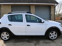 Used Dacia Sandero Lauréate 2015 White Hatchback