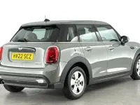 Usado Mini Cooper Classic 136 HP (100 kW) 2022 Cinzento Citadino