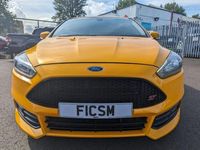 Used Ford Focus ST 185 HP (136 kW) 2015 Yellow Hatchback