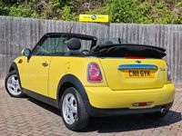 Begagnad Mini Cooper Cabriolet 2011 Gul Cab