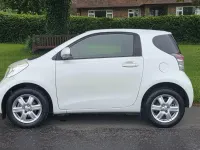 Used Toyota iQ 68 HP (50 kW) 2010 White Hatchback