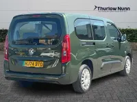 Używany Vauxhall Combo Design Edition 100 kW (136 KM) 2024 Zielony Minivan