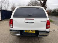 Used Toyota HiLux 150 HP (110 kW) 2018 White Pickup