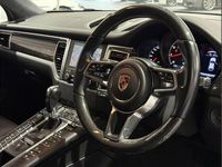 Used Porsche Macan Turbo 400 HP (294 kW) 2016 Grey SUV