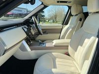 Begagnad Land Rover Range Rover First Edition 440 HK (323 kW) 2023 Svart SUV