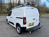 Second-hand Vauxhall Combo Edition 100 CP (73 kW) 2019 Alb Monovolum