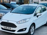 Usado Ford Fiesta Zetec 2015 Branco Citadino