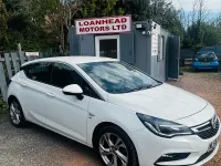 Używany Vauxhall Astra SRi 105 KM (77 kW) 2018 Biały Hatchback