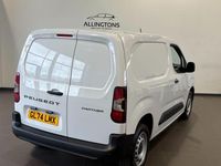 Used Peugeot Partner S 101 HP (74 kW) 2024 White MPV