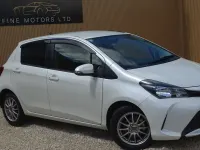 Used Toyota Yaris Design 99 HP (72 kW) 2015 White Hatchback