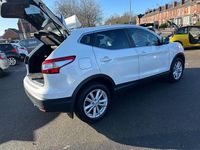 Used Nissan Qashqai Acenta Premium 2014 White SUV