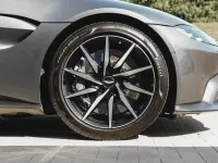 Used Aston Martin Vantage 502 HP (369 kW) 2018 Silver Coupe