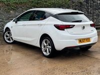 Used Vauxhall Astra SRi 105 HP (77 kW) 2017 White Hatchback
