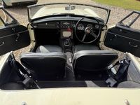 Used MG B 95 HP (69 kW) 1965 White Cabriolet