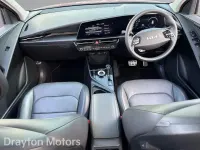 Gebraucht Kia Niro 139 PS (102 kW) 2024 Rot SUV