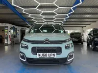 Begagnad Citroën Berlingo Feel 2018 Grön Minibuss