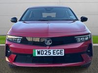 Usado Vauxhall Astra Design Edition 114 kW (156 CV) 2025 Rojo Utilitario