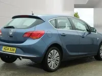 Second-hand Vauxhall Astra Excite 100 CP (73 kW) 2014 Albastru Hatchback