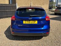 Używany Ford Focus Zetec 125 KM (91 kW) 2015 Niebieski Hatchback