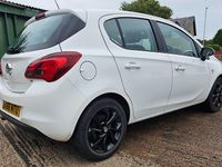 Used Vauxhall Corsa SRi 90 HP (66 kW) 2016 White Hatchback