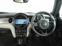 Usado Mini Cooper Exclusive 134 CV (98 kW) 2022 Negro Utilitario