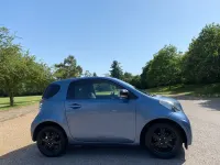 Used Toyota iQ 68 HP (50 kW) 2010 Blue Hatchback