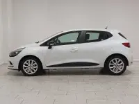 Used Renault Clio Play 75 HP (55 kW) 2017 White Hatchback